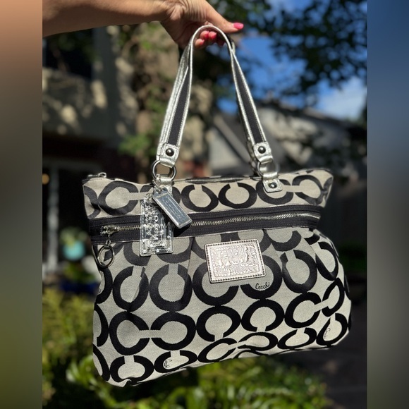 Coach Handbags - ▶️ Coach ◀️ Poppy Large Pop Op 🔥3 NICE Hang Tags Included
